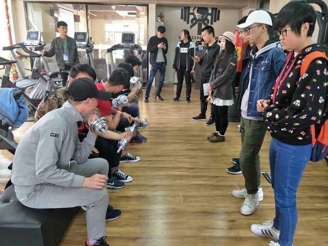 阳光健身壮体格 力量比拼在太行——环科系首届“人和杯”无边大力士争夺赛