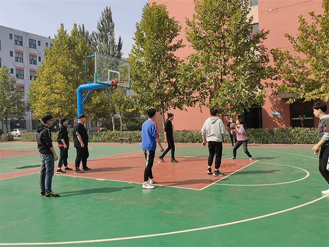 百发百中 强身健体——艺术传媒学院动画1601班篮球娱乐赛