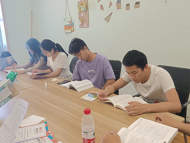 【完满团支部】沐浴书香 与书为友——远景学院远景2102班完满团支部活动