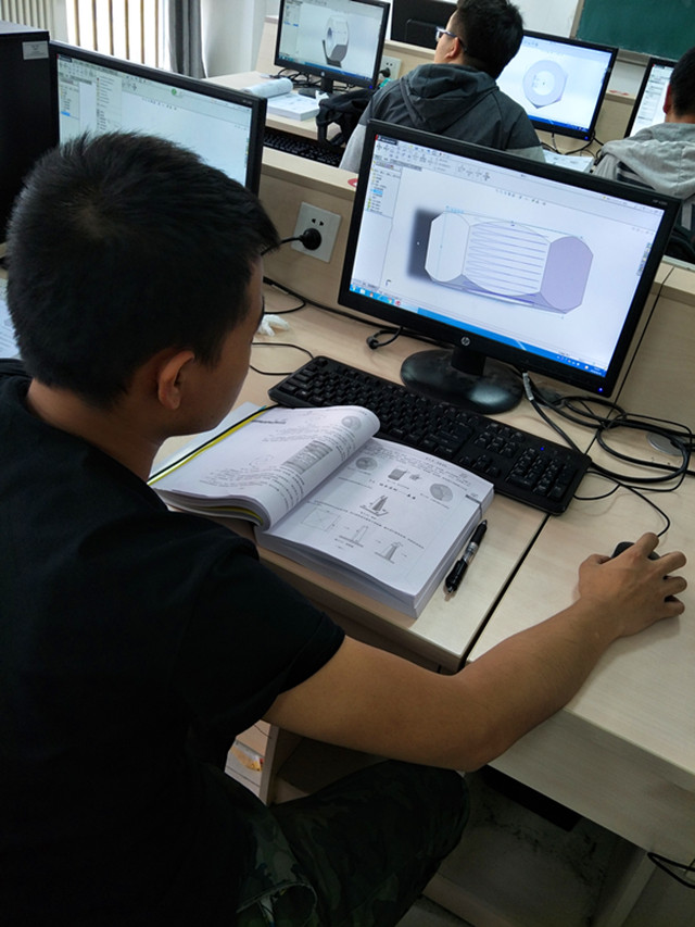 【完满班级】攻绘图擂赛 寻设计之星——智能工程学院机制1503班完满班级活动