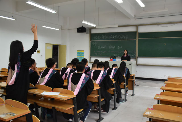 【前行】第35期:你总说毕业遥遥无期 转眼就各奔东西