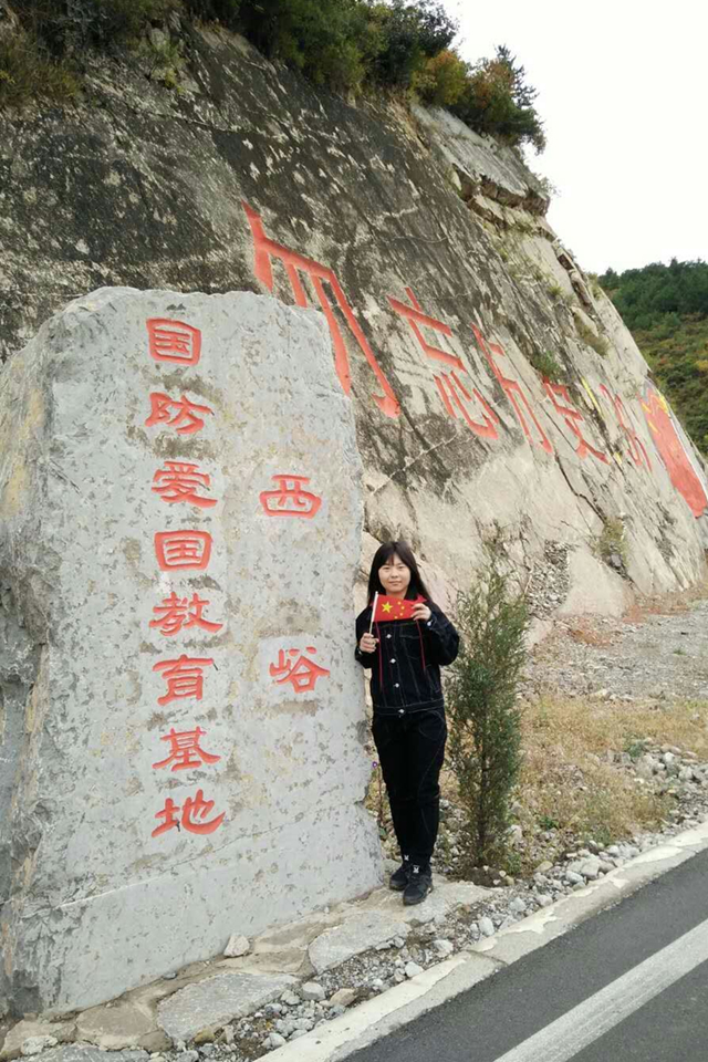 一抹中国红燃遍祖国大地——淬炼商学院举办2014-2017级基层班级国庆专题活动