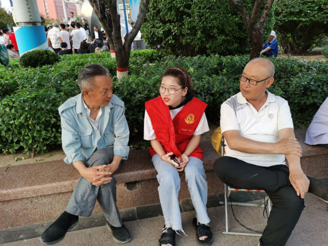 【暑期社会实践】爱在缤纷月 浓浓敬老情 ——外语系学子暑期社会实践纪实（三）