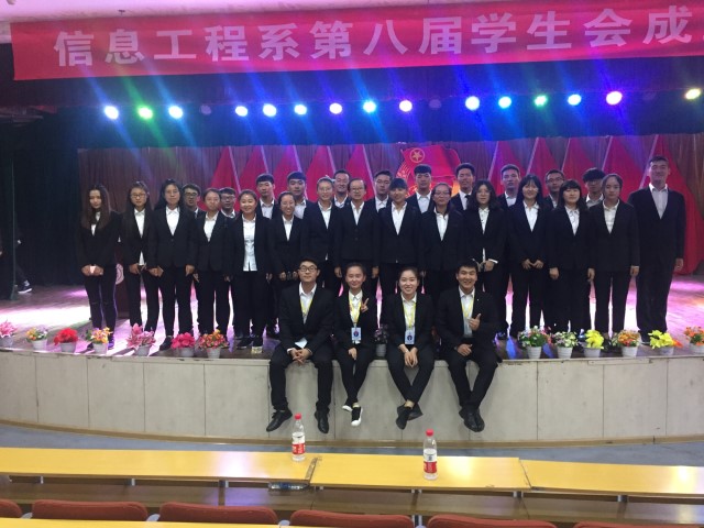 闪光的信院第194期:“佳”人执玉玺 必先承其重——吴佳玺