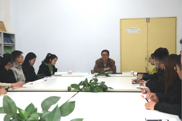 点亮启航航标 共话未来发展——经济与管理学院院长座谈会