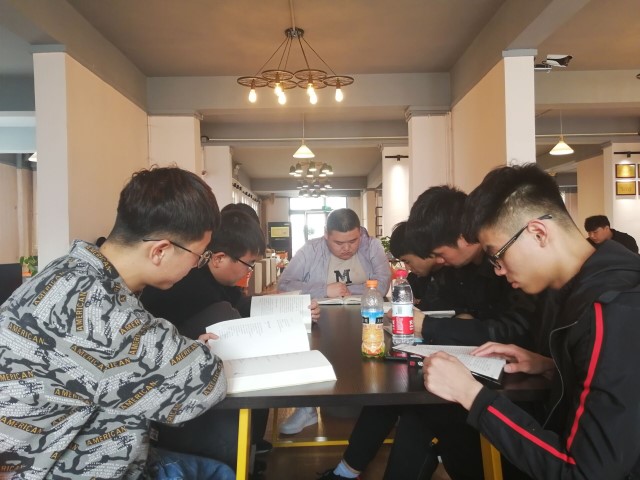 【完满班级】分享书籍 知识传递——物联1801完满班级