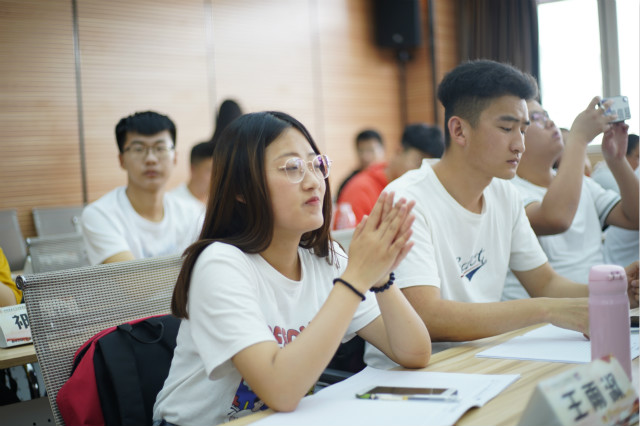 榜样面对面 青春绽风采——“青马工程”完满教育学生骨干培养计划第九期培训班“优秀团干面对面”分享座谈会顺利举办