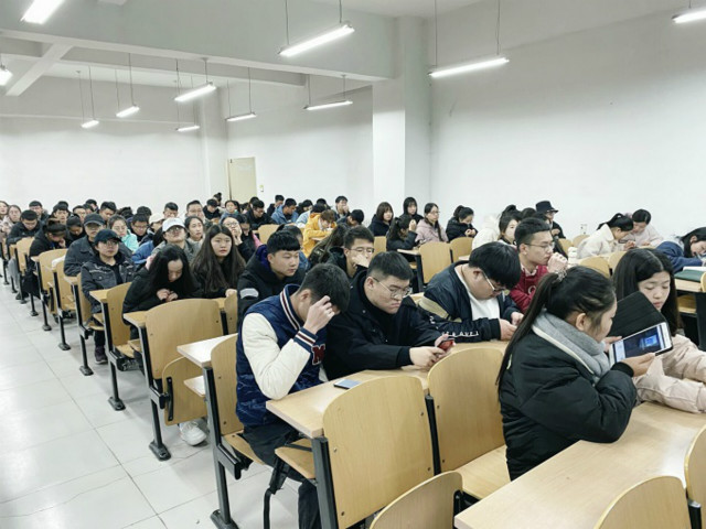 【辅导员说完满】激扬青春 悦动体育——食品与环境学院2017级年级会