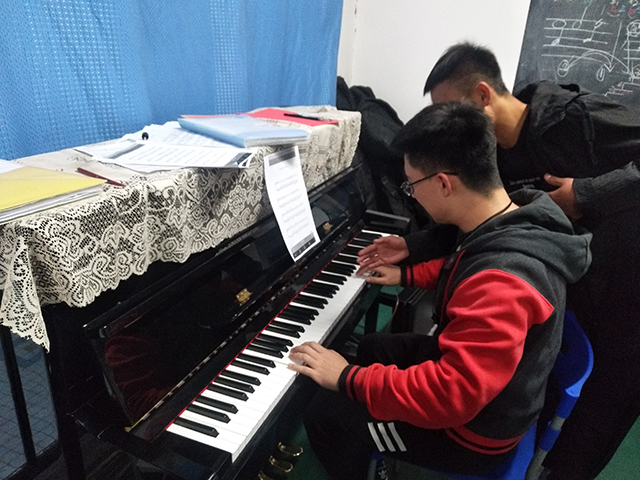 【完满班级】艺彩飞扬 逐梦青春——大数据学院、信息工程学院物联网1701班完满活动