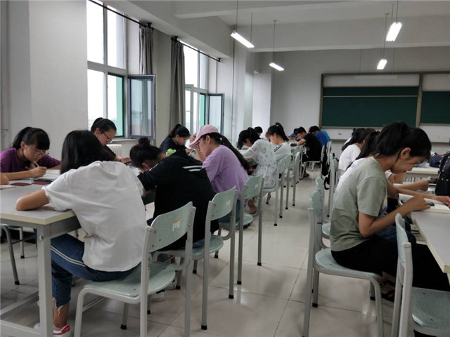 【完满班级】青春永不散场 让读书成为习惯——淬炼商学院十月举办完满班级主题活动（八十三）