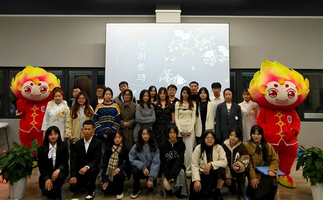 灯光初上展“新”声 我与梦想同裳——淬炼·国际商学院第十一届“挑战未知 超越自我”主持朗诵大赛
