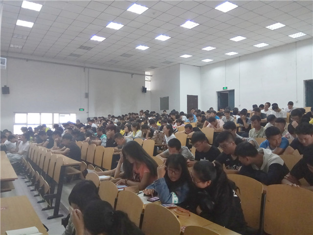 寻找美好的大学生活——机电工程系举办2017级年级大会