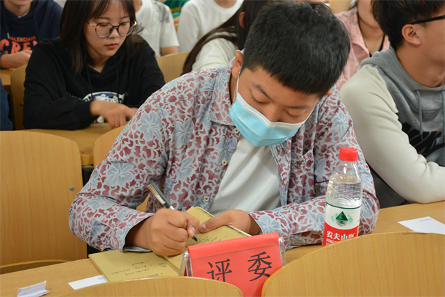 淬炼学子唇枪舌战 荟萃慷慨陈词——淬炼·国际商学院第九届“淬炼杯”辩论赛