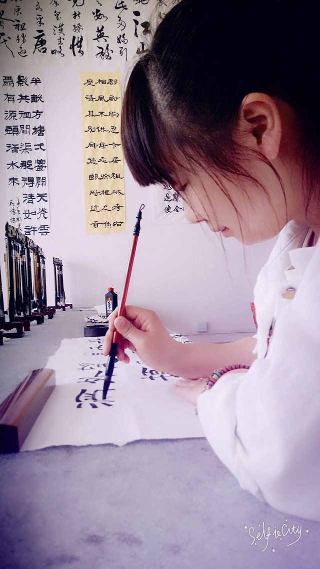 【社团星动力】第5期:以梦为马 墨笔生香——竹贤林书法社社长冯琴荣