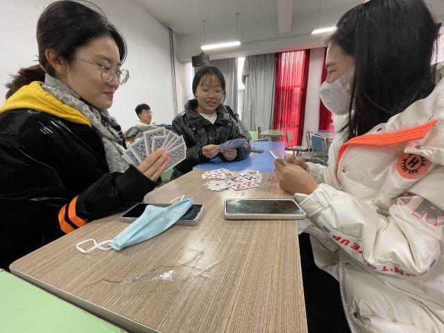 【完满班级】调节生活节奏 玩转花样桌游——艺术传媒学院数字媒体2002班举办桌游活动