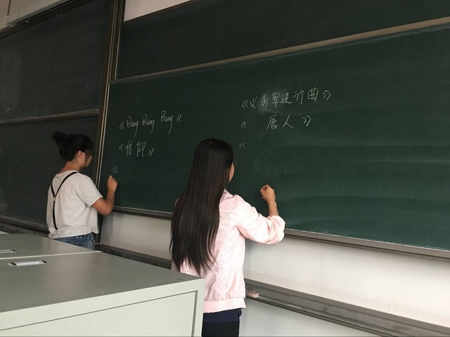 【完满班级】赏戏剧 悟人生 让艺术走进人生——记食安1502,1504班,园林1501、1502班完满班级活动