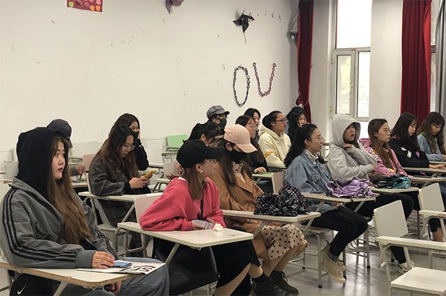 【完满班级】金秋十月 举国同庆——艺术传媒学院视觉1802班“荣度国庆，盛世中国” 爱国题材电影鉴赏