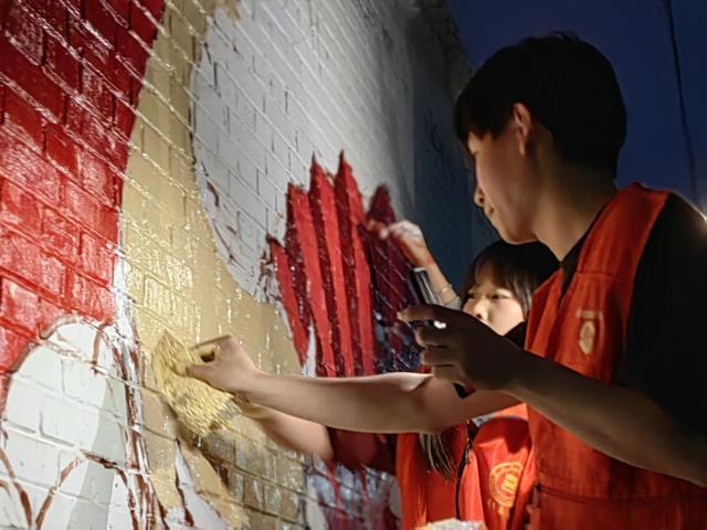 促膝长谈予慰问 描墨添彩助建设——艺术传媒学院“太平庄村公益慰问活动”第67期