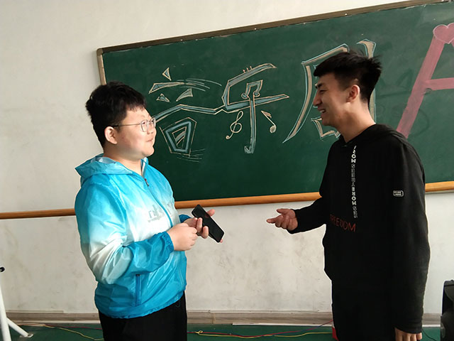 【戏剧节】第七届“魅夜乌马河”校园戏剧节《破立》剧组采访