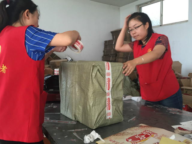 【三下乡】经管系三下乡志愿者深入仓库工作