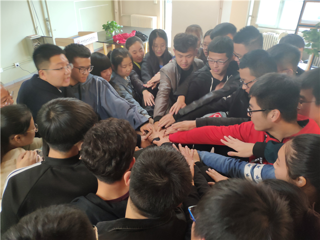 【完满班级】团结合作 共创和谐班级——大数据学院、信息工程学院软件1805班与太行书院共同开展“协作力完满定制班”