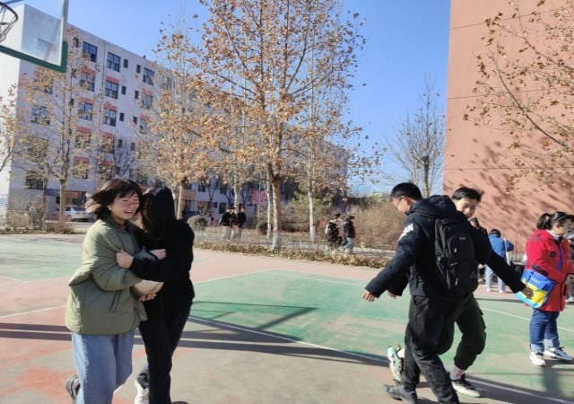 【完满班级】携手共进 爱的抱抱——食品与环境学院园林2103班完满班级活动