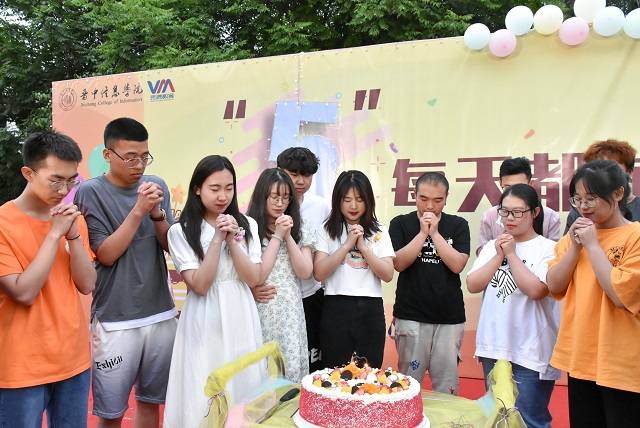 愿以诚挚之心 共度温情时光——五月师生集体生日会