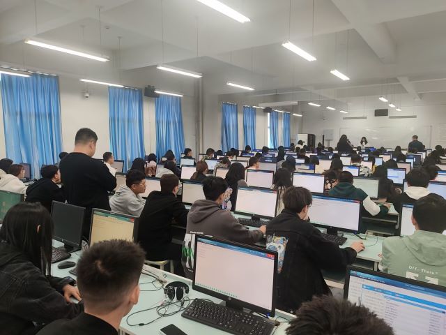 备战二级 你我同行——网络与信息技术协会大型活动:计算机二级模拟考