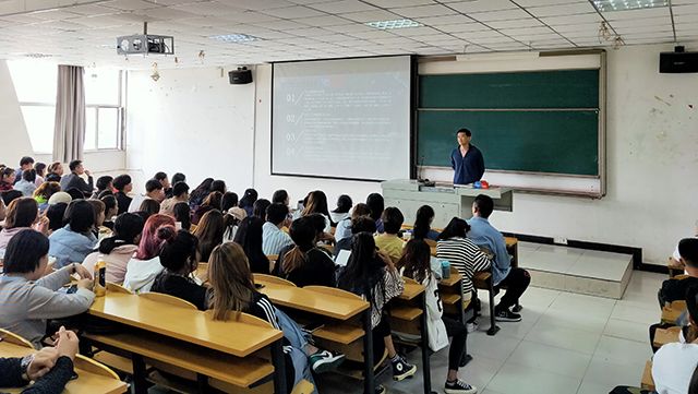 【辅导员说完满】朝气蓬勃 迎接未来——艺术传媒学院辅导员说完满“新学期 新起点 新气象”