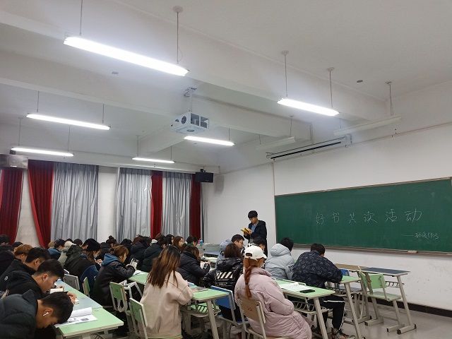 【完满班级】学而不厌 博览群书——艺术传媒学院环设1903班举办好书共读活动