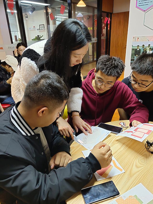 【1+1>2】纸艺与华服的相遇 也是别样的风景