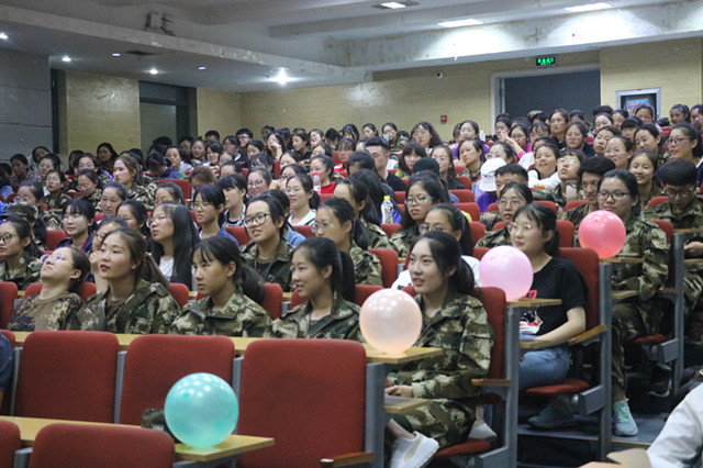 【迎新纪实】最美不过初相见——外语系开展2018级新生见面会