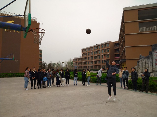 【完满班级】“点燃梦想 绽放活力”定点投篮比赛——艺术传媒学院环设1705班完满班级活动