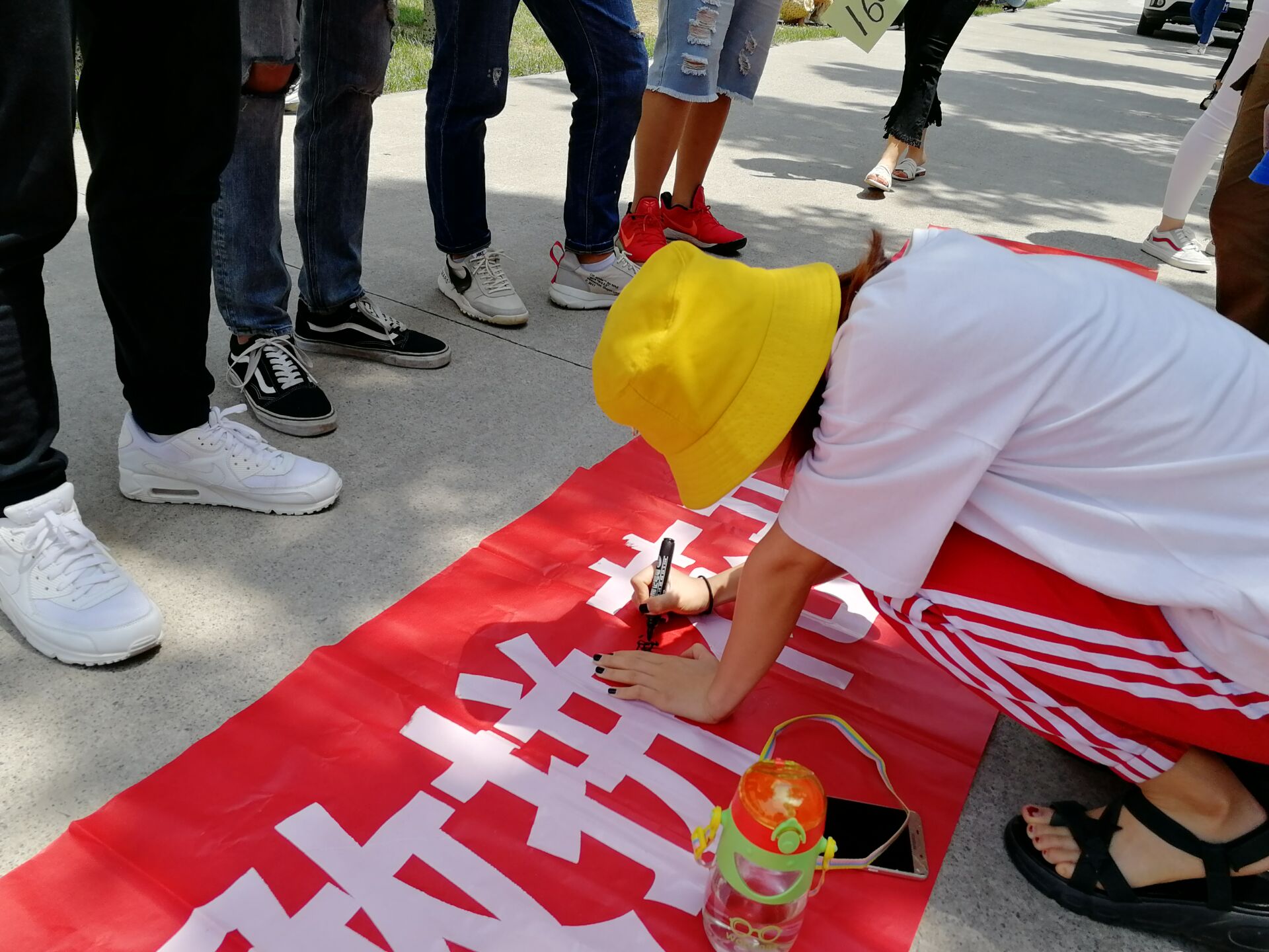 【完满班级】经管1603班以绿色之名公益植树 彰显青春完满活力——经管1603班公益植树五月完满班级活动