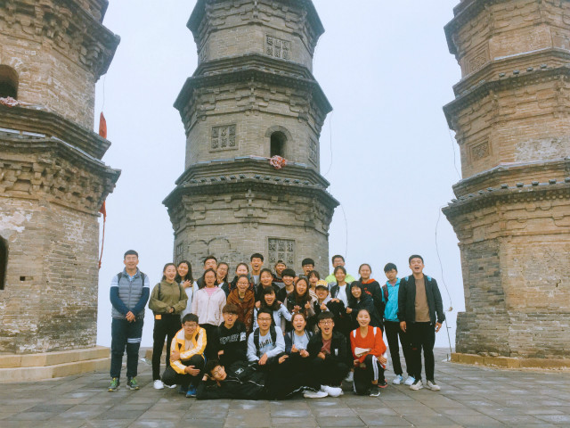 【完满班级】青春就是一场说走就走的旅程——环科1601班举办“体”味青春完满系列之登凤凰山活动