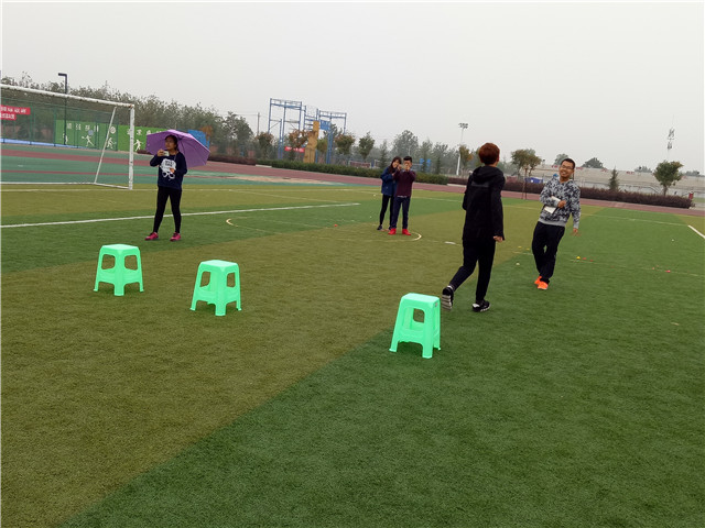 【完满班级】追梦的我们 用行动还一个书香氛围——淬炼商学院“体”味青春主题活动（十九）