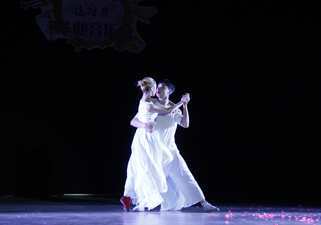 【毕业季】今夜没有烈酒 只有骊歌——2017“放心去飞·这肆年”毕业音乐会