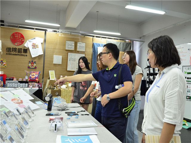 【1+1>2】学术完满融创之路——书院部及各书院老师参观我院2018届毕业展