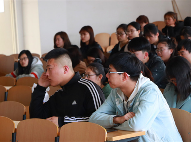 【辅导员说完满】回顾晋商历史 谱写前路华章——经济与管理学院开展2016级主题年级会