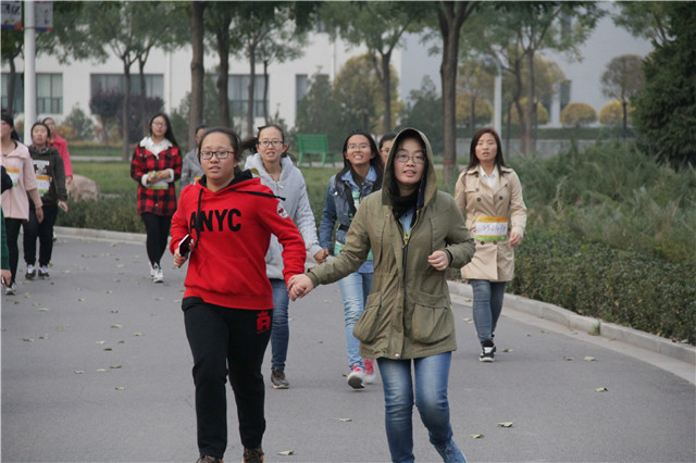 我院2015康宝莱·全国大学生迷你马拉松公益挑战第二期“牵手跑”成功举办