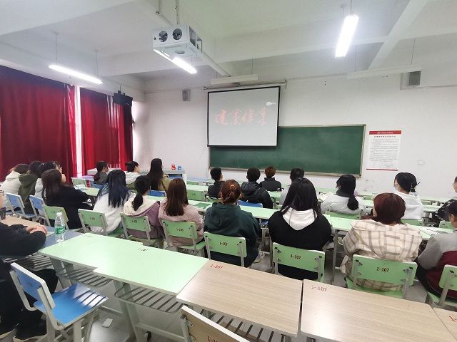 【完满班级】天下兴亡 匹夫有责——艺术传媒学院数媒2001班红色主题观影活动