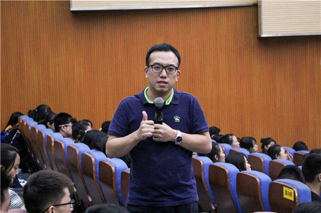 怀揣梦想上路 点燃完满之心——外国语言文学系、食品与环境学院举行2018级新生完满教育宣讲会