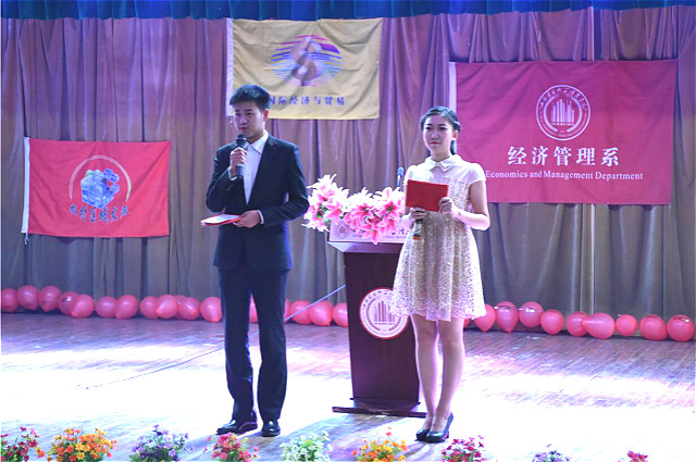 经济管理系举办2016-2017学年完满教育总结暨第六届学生会优秀干部表彰大会