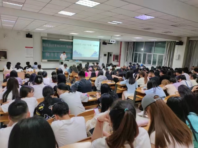 【辅导员说完满】拒绝躺平 来场“抗寒”趣味赛——淬炼·国际商学院2022级辅导员说完满活动