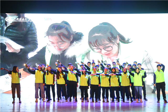 第100期乌马河周末文化广场“汇彩色之力 幸不负青春”主题晚会圆满落幕