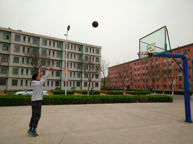 【完满班级】“点燃梦想 绽放活力”定点投篮比赛——艺术传媒学院环设1705班完满班级活动