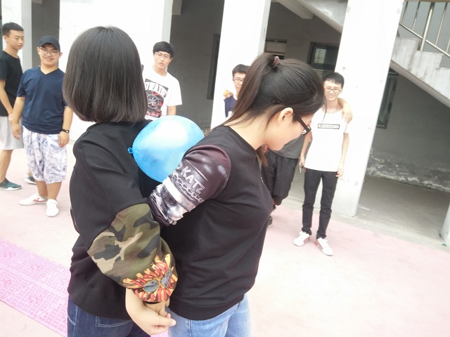 【完满班级】愿你我的青春 鲜艳灿烂——淬炼商学院“艺”动青春主题活动(十一)