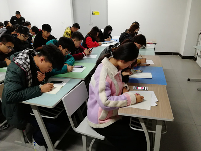 【完满班级】聆听心灵的呼唤——艺术传媒系举办公益宣传画绘制活动