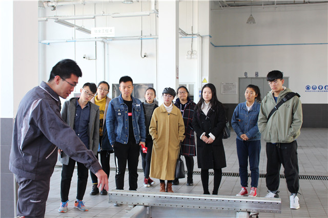 远景1701班参观晋中驰宝宝马公司