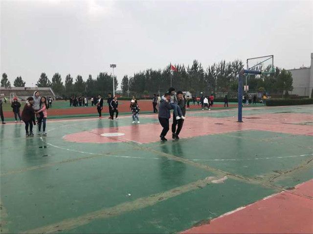 【完满班级】奔跑吧青年·迷你撕名牌大作——经济管理系国贸1601班举办完满班级活动战